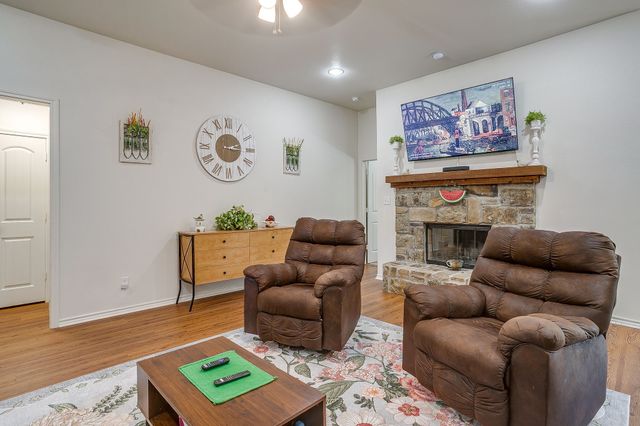 216 Lovers Path Drive, Springtown, TX 76082