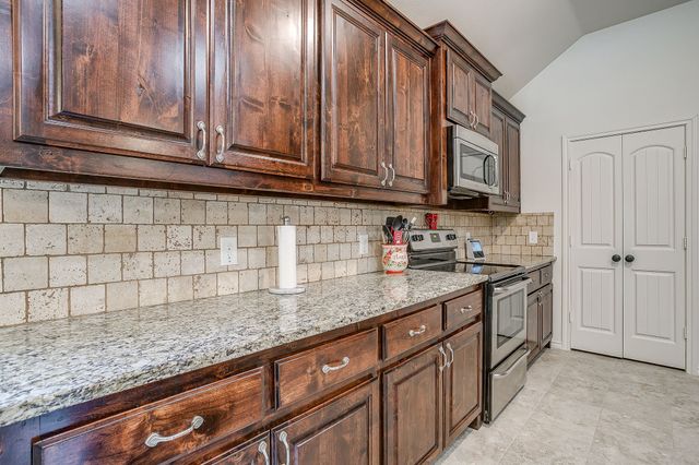 216 Lovers Path Drive, Springtown, TX 76082