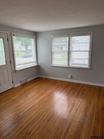 4315 F Street, Lincoln, NE 68510