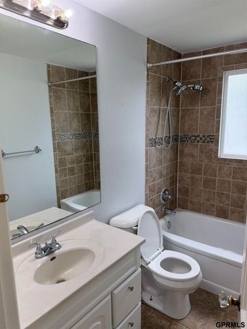 4315 F Street, Lincoln, NE 68510