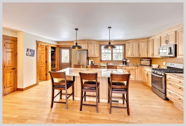 8 Country Lane, Hebron, NH 03241