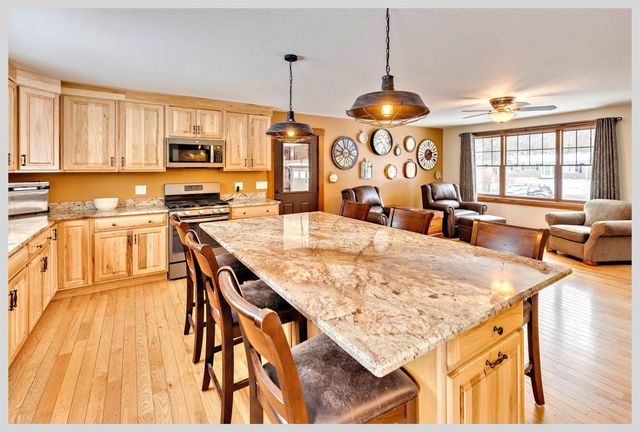 8 Country Lane, Hebron, NH 03241