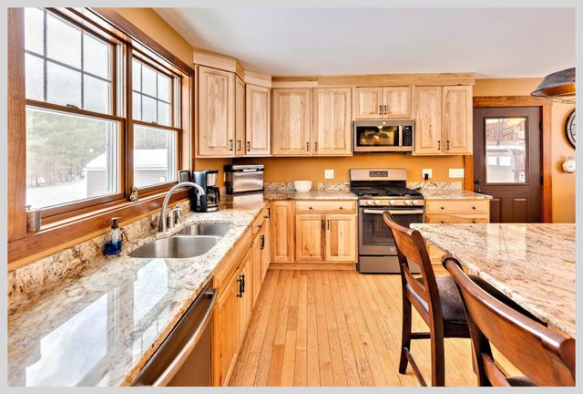 8 Country Lane, Hebron, NH 03241