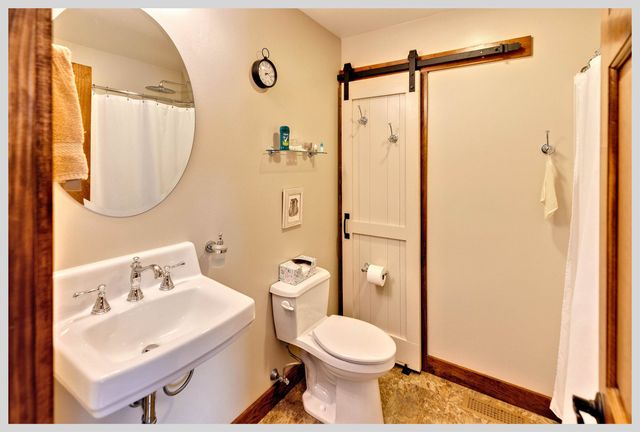 8 Country Lane, Hebron, NH 03241