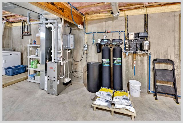 8 Country Lane, Hebron, NH 03241