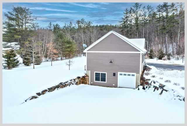 8 Country Lane, Hebron, NH 03241