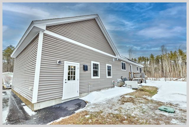 8 Country Lane, Hebron, NH 03241