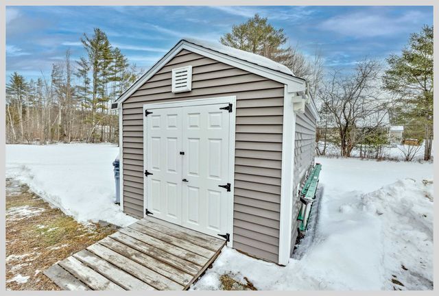 8 Country Lane, Hebron, NH 03241