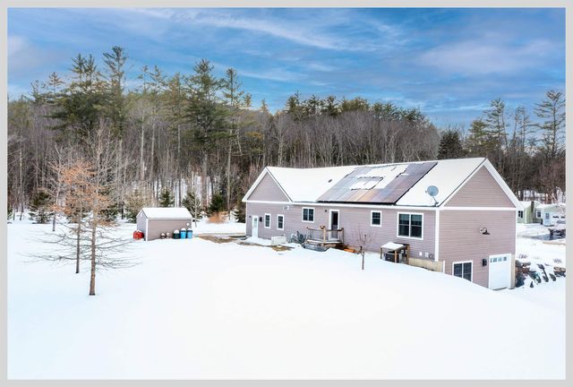 8 Country Lane, Hebron, NH 03241