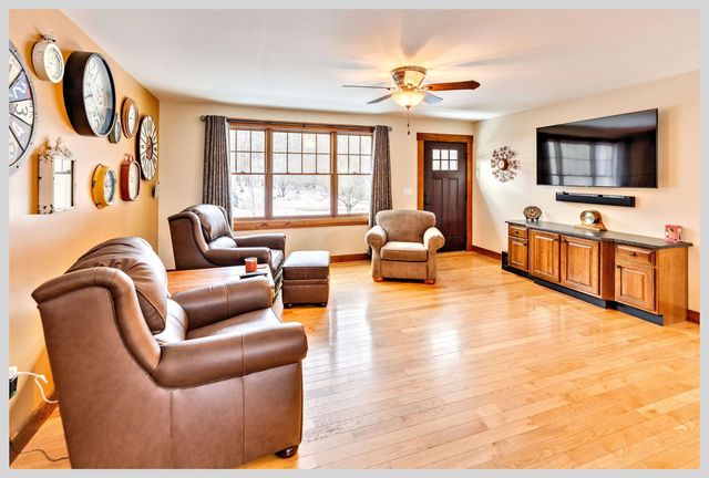 8 Country Lane, Hebron, NH 03241