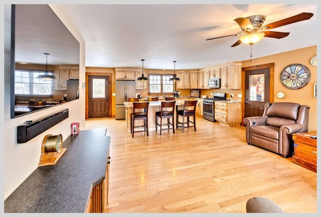 8 Country Lane, Hebron, NH 03241