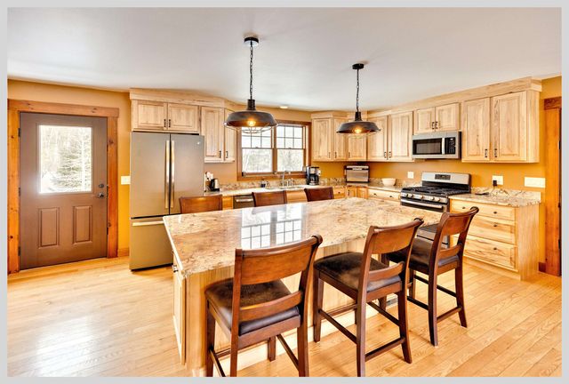 8 Country Lane, Hebron, NH 03241