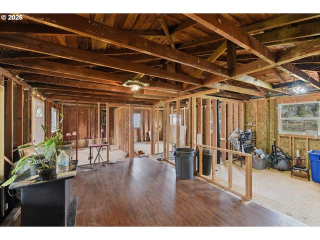 64227 Braley Rd, Coos Bay, OR 97420