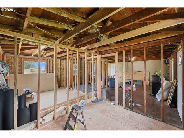 64227 Braley Rd, Coos Bay, OR 97420