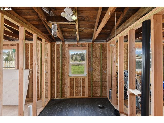 64227 Braley Rd, Coos Bay, OR 97420