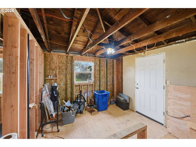 64227 Braley Rd, Coos Bay, OR 97420