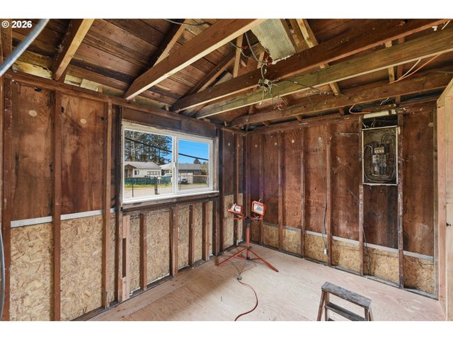 64227 Braley Rd, Coos Bay, OR 97420