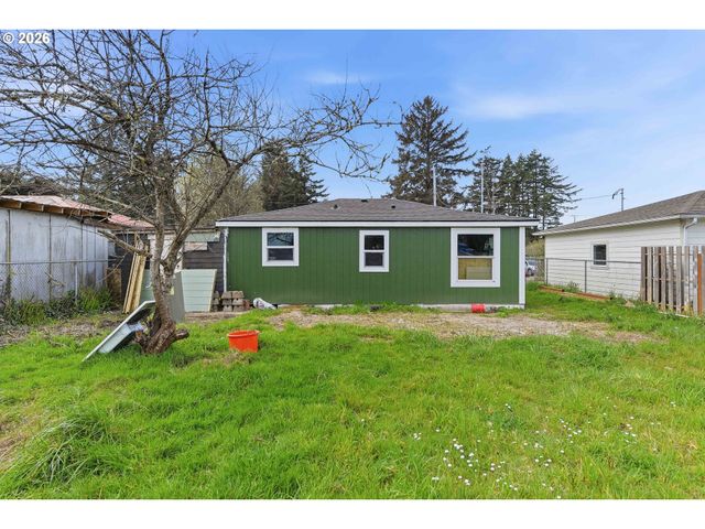 64227 Braley Rd, Coos Bay, OR 97420