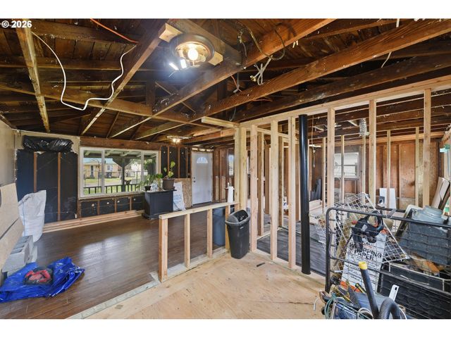 64227 Braley Rd, Coos Bay, OR 97420