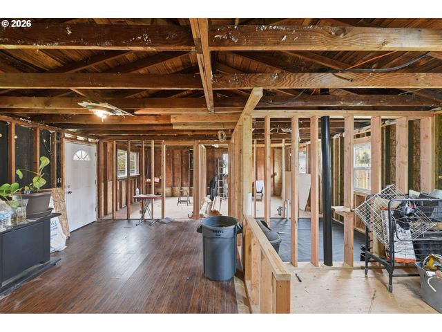 64227 Braley Rd, Coos Bay, OR 97420