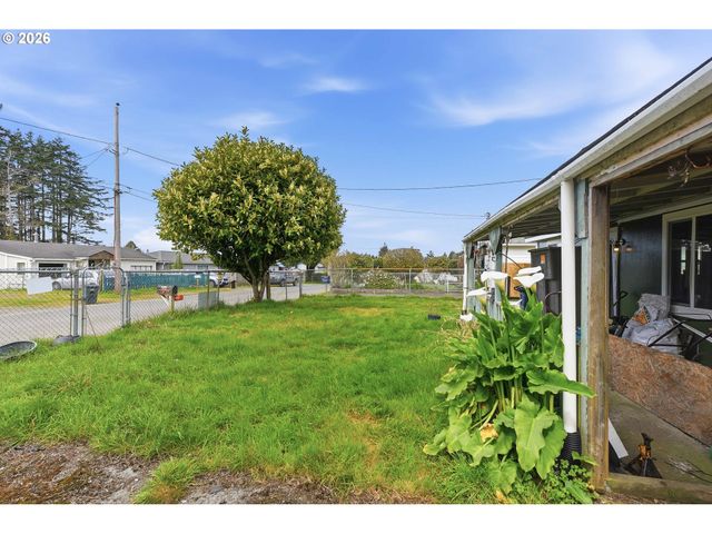 64227 Braley Rd, Coos Bay, OR 97420