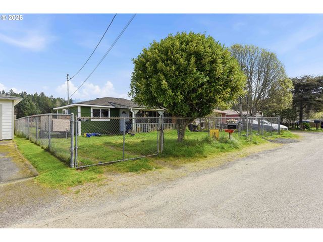 64227 Braley Rd, Coos Bay, OR 97420