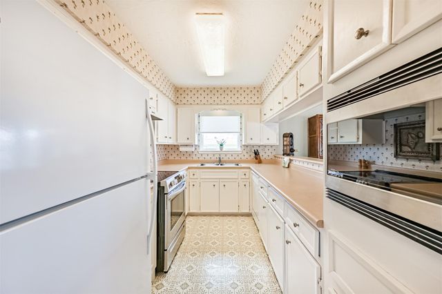 16613 Flamingo Way, Jamaica Beach, TX 77554
