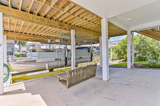16613 Flamingo Way, Jamaica Beach, TX 77554