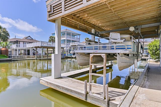 16613 Flamingo Way, Jamaica Beach, TX 77554