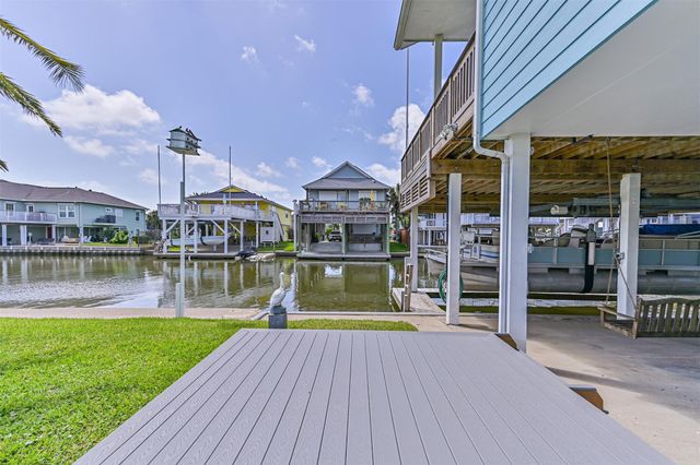 16613 Flamingo Way, Jamaica Beach, TX 77554