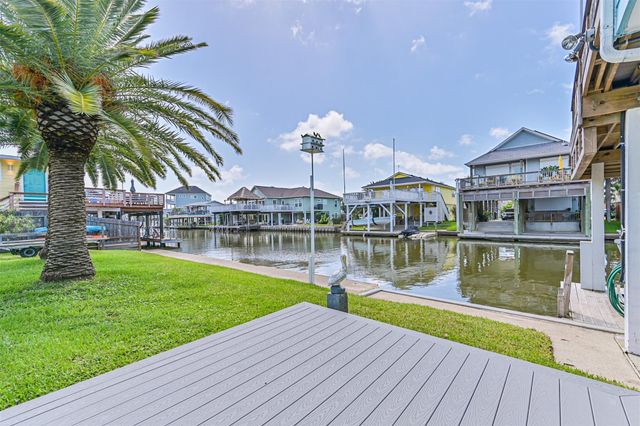 16613 Flamingo Way, Jamaica Beach, TX 77554