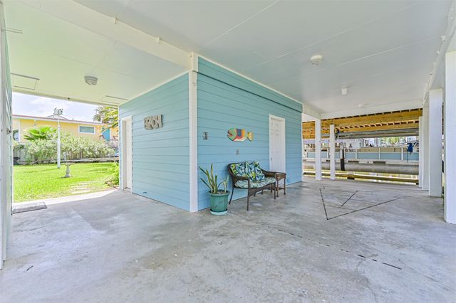 16613 Flamingo Way, Jamaica Beach, TX 77554