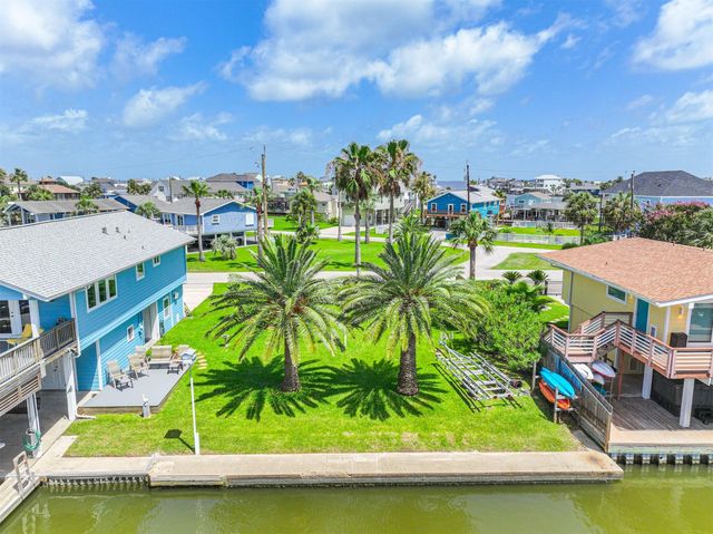 16613 Flamingo Way, Jamaica Beach, TX 77554