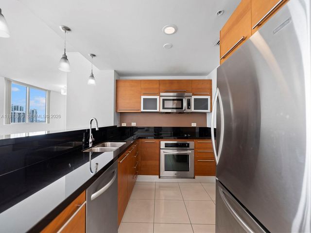 253 NE 2nd St 3108, Miami, FL 33132