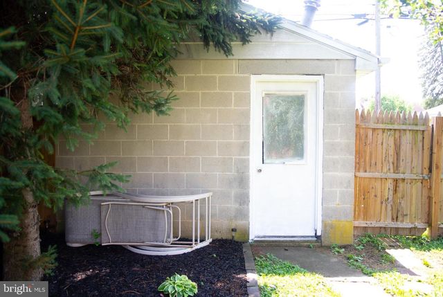 221 LOCUST ST, Hanover, PA 17331
