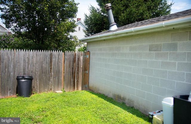 221 LOCUST ST, Hanover, PA 17331