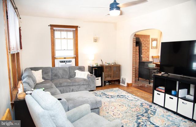 221 LOCUST ST, Hanover, PA 17331