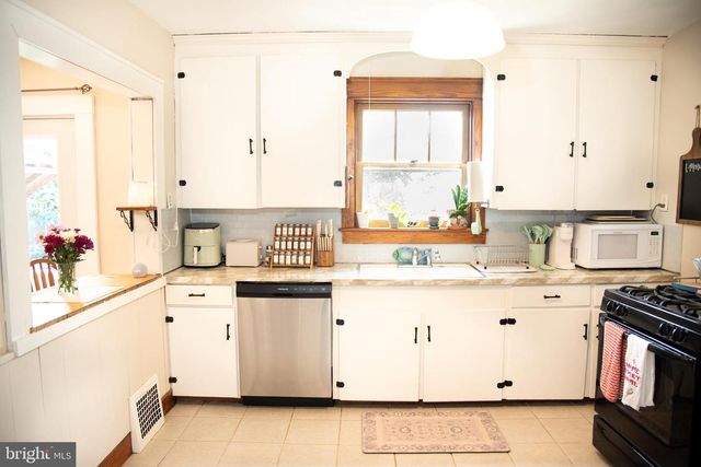 221 LOCUST ST, Hanover, PA 17331