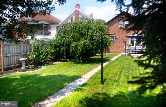 221 LOCUST ST, Hanover, PA 17331
