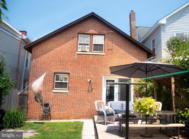 221 LOCUST ST, Hanover, PA 17331