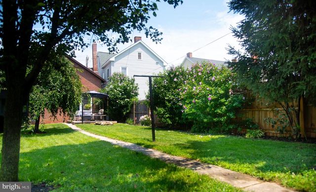 221 LOCUST ST, Hanover, PA 17331