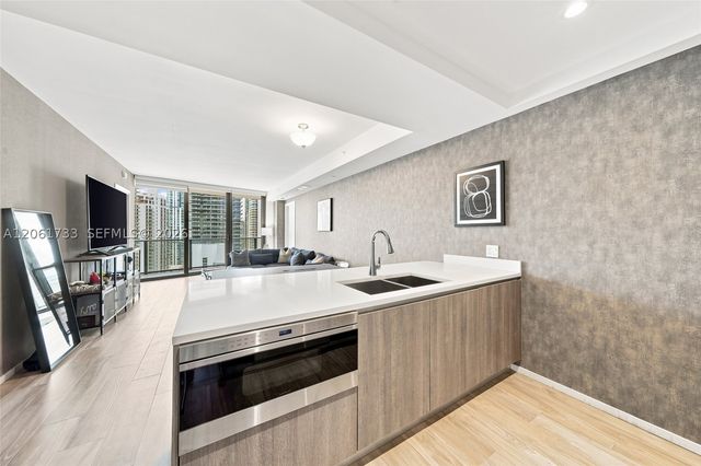 801 S Miami Ave 2502, Miami, FL 33130