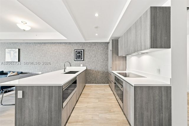 801 S Miami Ave 2502, Miami, FL 33130