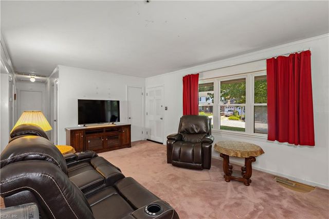 855 Wilmont LN, Newport News, VA 23608