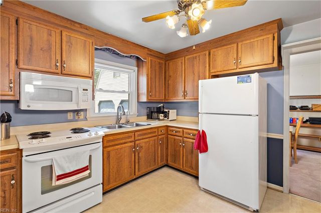 855 Wilmont LN, Newport News, VA 23608