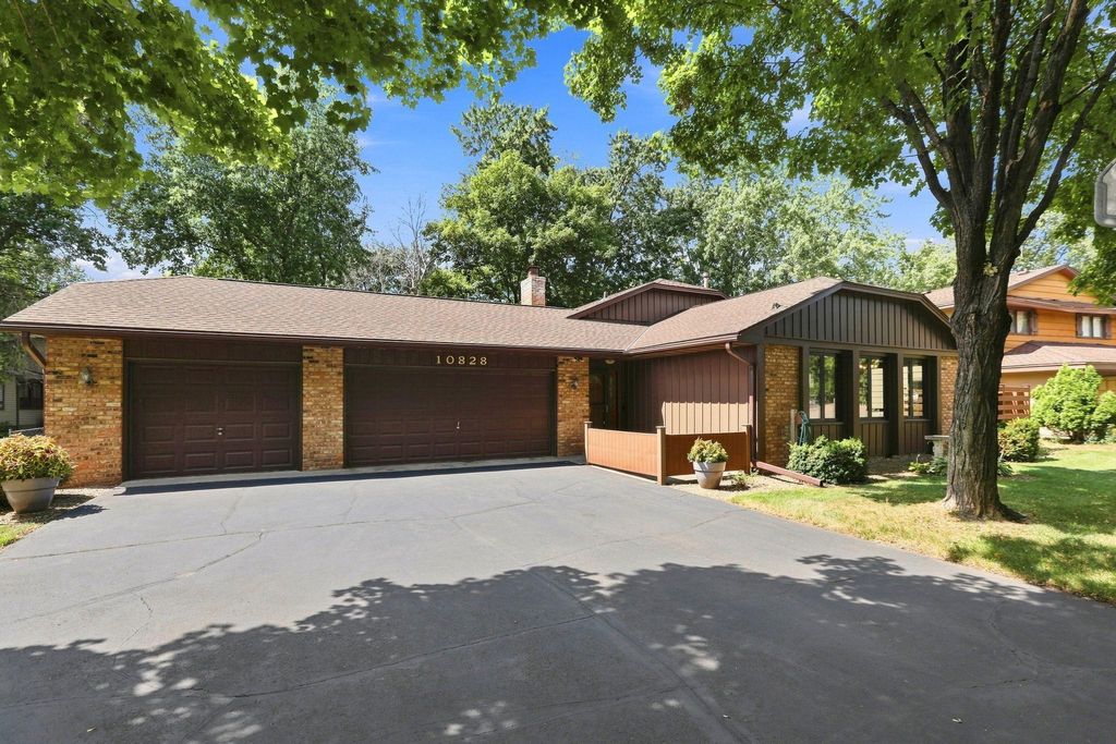 10828 Butternut Street NW, Coon Rapids, MN 55448 — exterior