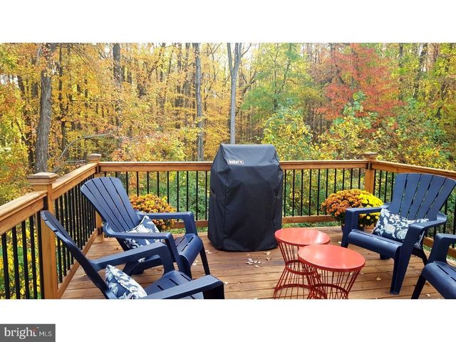 33 GUILFORD PL, Burlington, NJ 08016