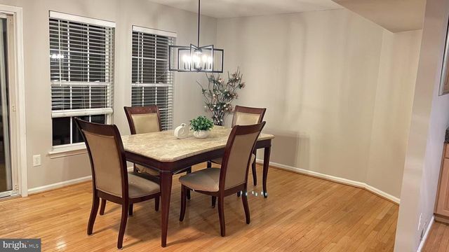 33 GUILFORD PL, Burlington, NJ 08016