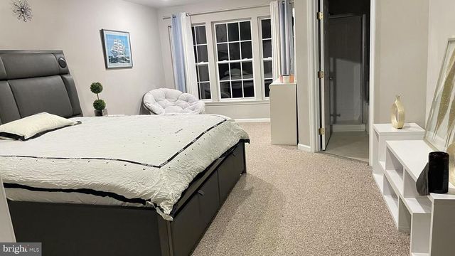 33 GUILFORD PL, Burlington, NJ 08016