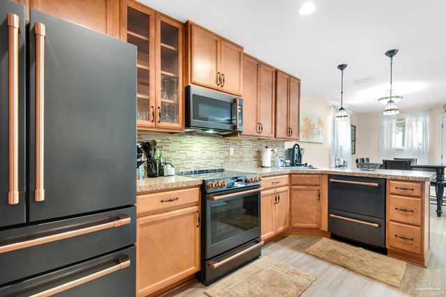 323 Reus St, Pensacola, FL 32501